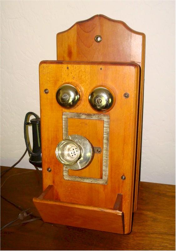 Master's Art Telephone Radio (1950s)