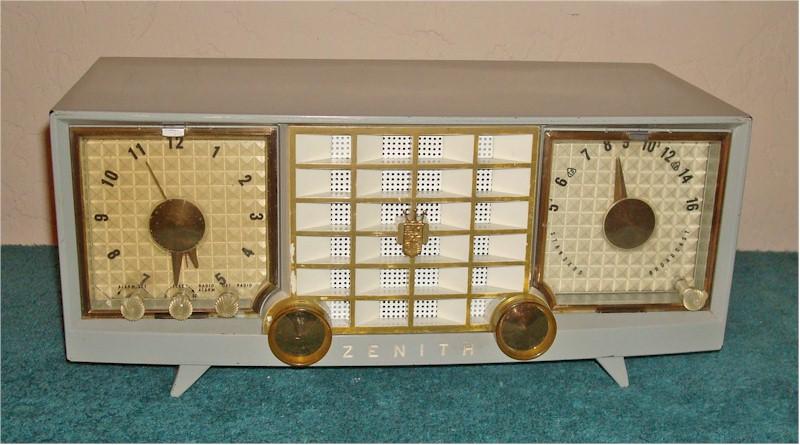 Zenith R623G Clock Radio (1955)