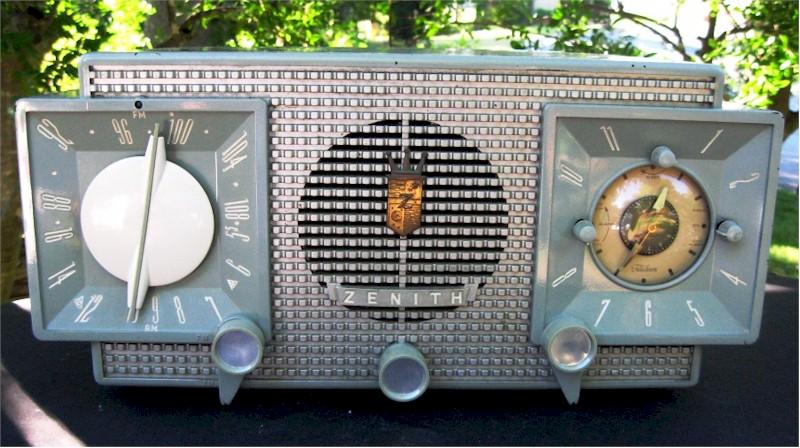 Zenith X-733 AM/FM Clock Radio (1955)
