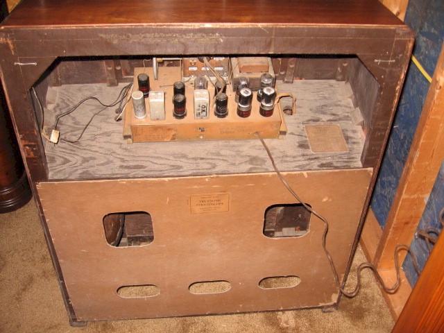 Truetone D1144 Grand Console (1942)