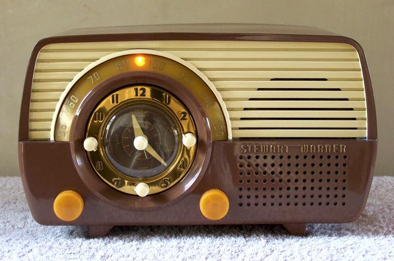 Stewart-Warner 9162-D Clock Radio (1952)