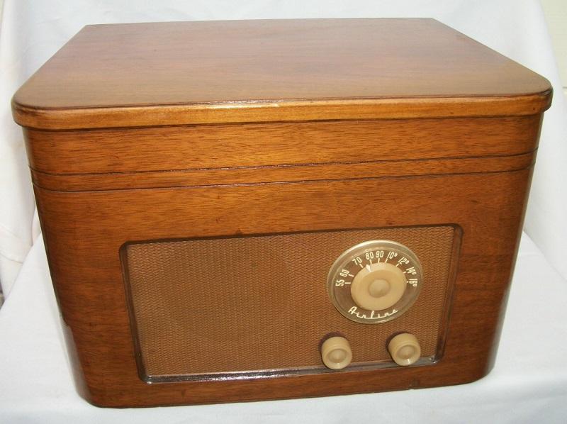 Airline GKM703 Radio Record Player (1950-51)