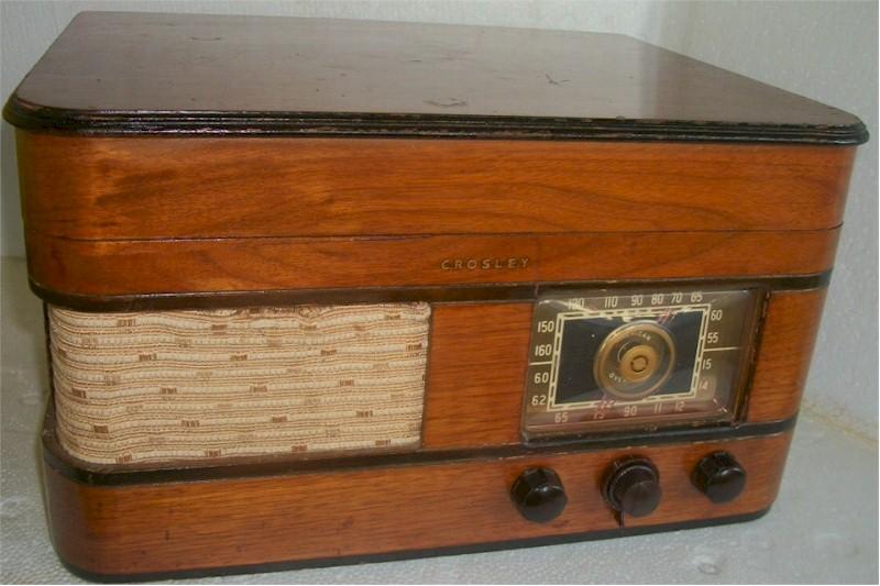 Crosley 56TP-L Radio-Record Player (1946)