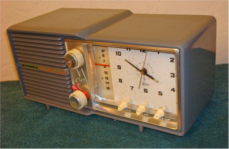 Motorola 6C26 Clock Radio (1958)