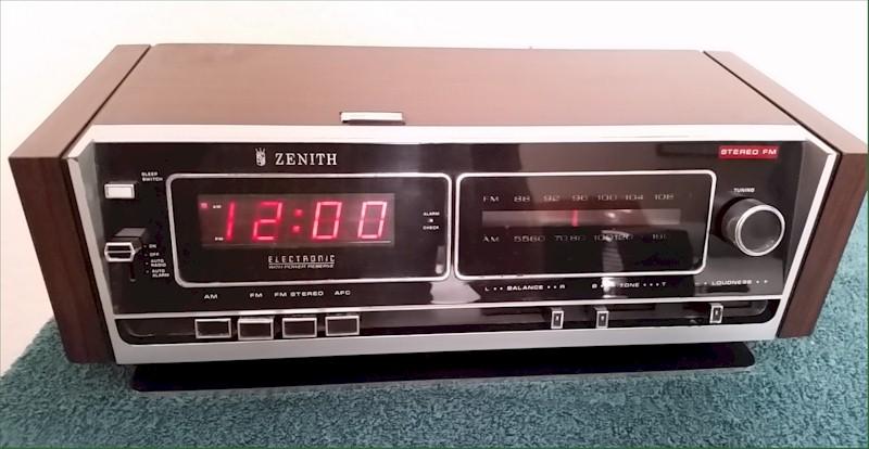 Zenith H480W Clock Radio (1970s)