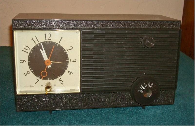 Zenith Y164C Clock Radio (1960)