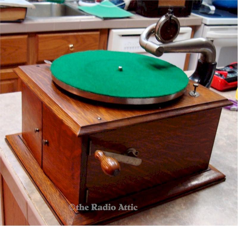 Victor Victrola IV Phonograph (1915)