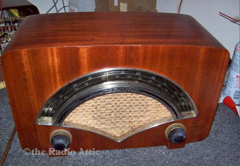 Zenith 8H034 AM/FM (1946)