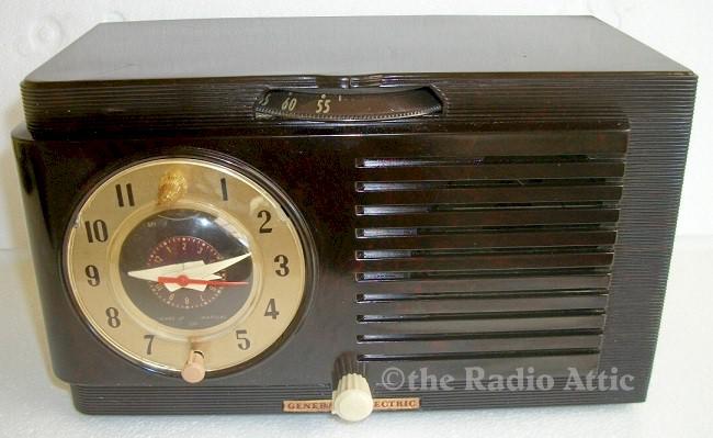 General Electric 512F Clock Radio (1951)