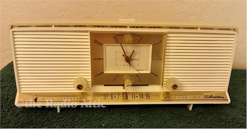Silvertone 9028 Clock Radio (1959)