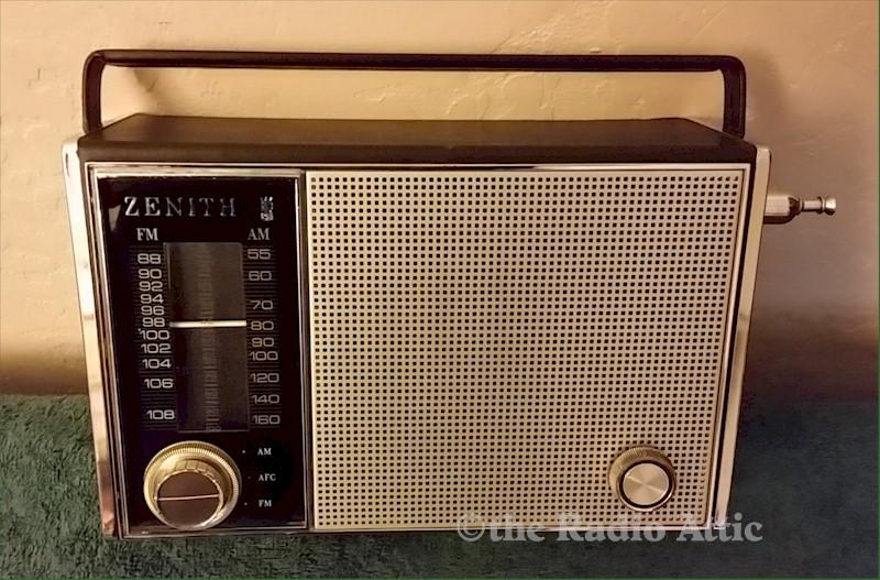 Zenith Royal 76 Portable (1967)