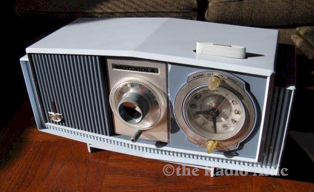 Motorola C4B-1-43 Clock Radio