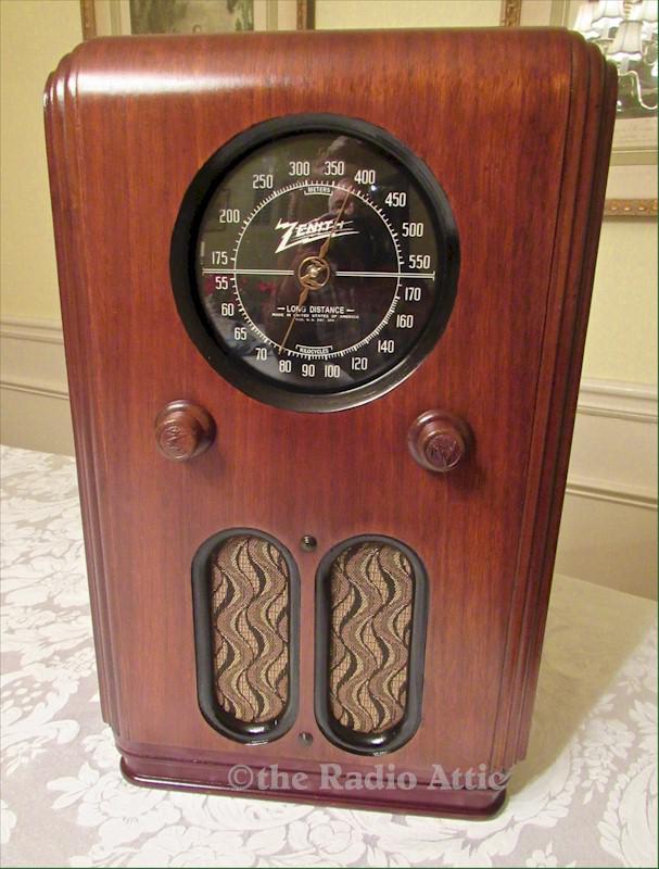 Zenith 5-R-226 Child's Console (1937)