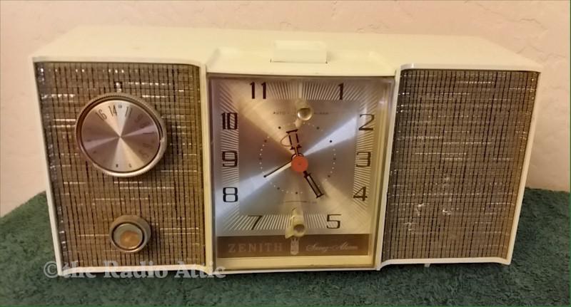 Zenith L514 Clock Radio (1964)