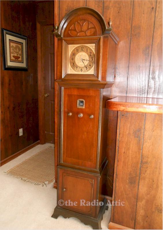 Majestic 156 "Sherwood" Grandfather Clock Radio (1932)