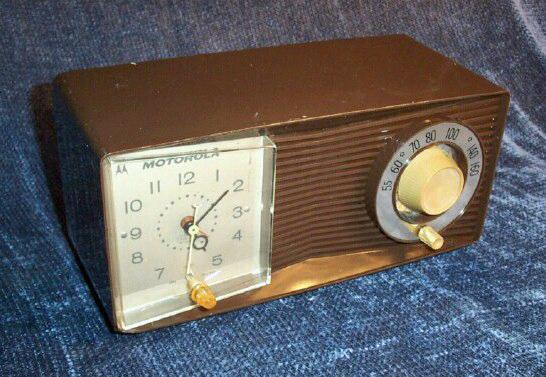 Motorola C1N Clock Radio (1963)