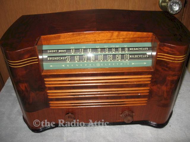 General Electric L633 w/Ingraham Cabinet (1942)