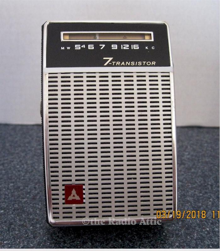 Matsushita T-7 Pocket Transistor Radio (1962)