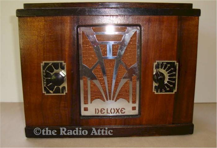 Deluxe Mantle Radio (1930s)