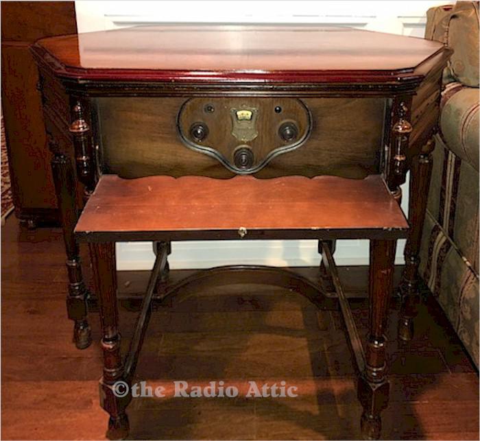 Atwater Kent 55 "Kiel Table Radio" (1929)