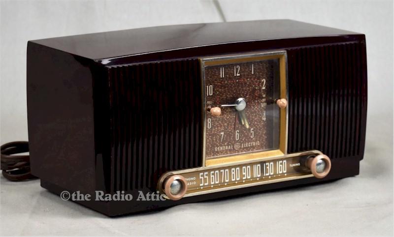 General Electric 551 Clock Radio (1953)