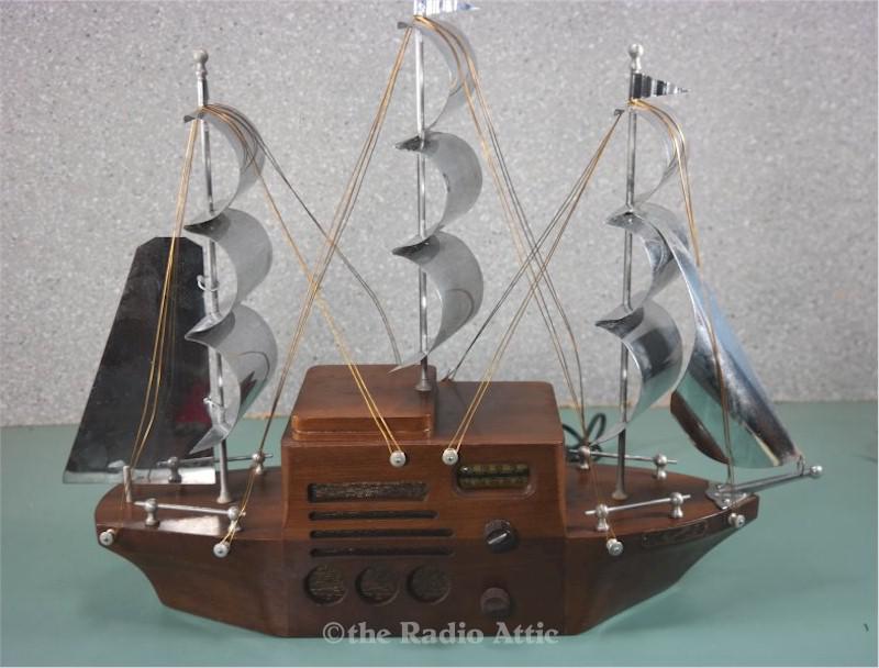 Majestic "Melody Cruiser" with Companion Ship Clock (1941)