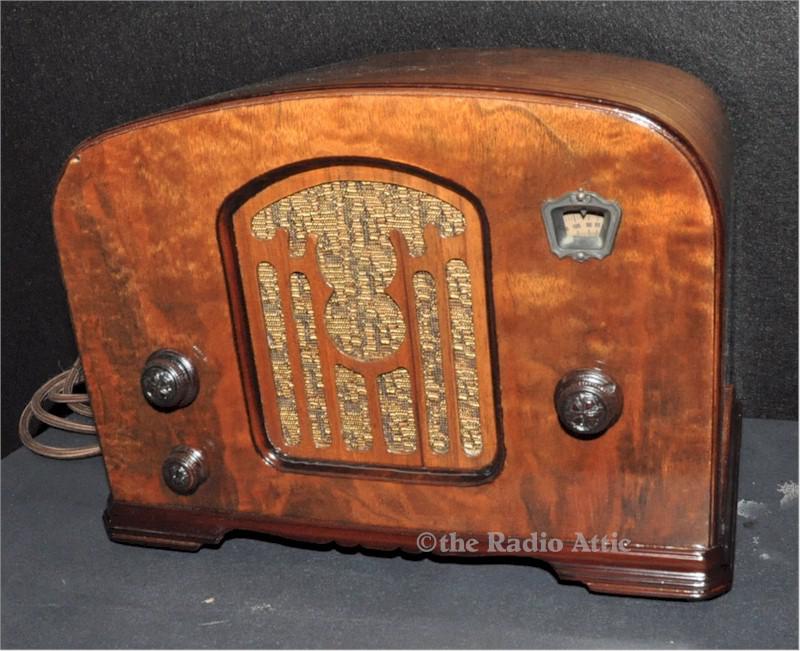 Brunswick International Table Radio (1933)