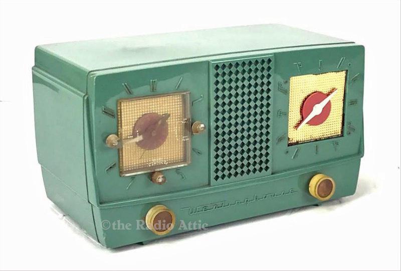 Westinghouse H-404T5 Clock Radio (1954)