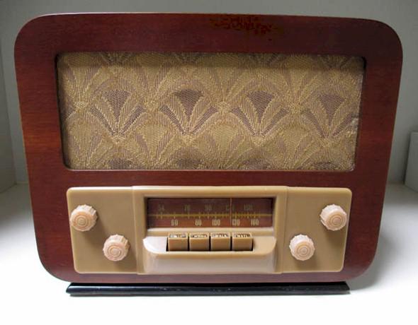 Silvertone Radio