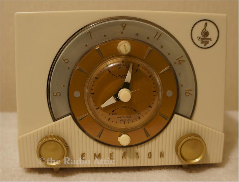 Emerson 724B Clock Radio (1953)