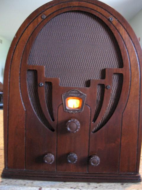 Philco 60 Cathedral (1935) with RCA Adaptor